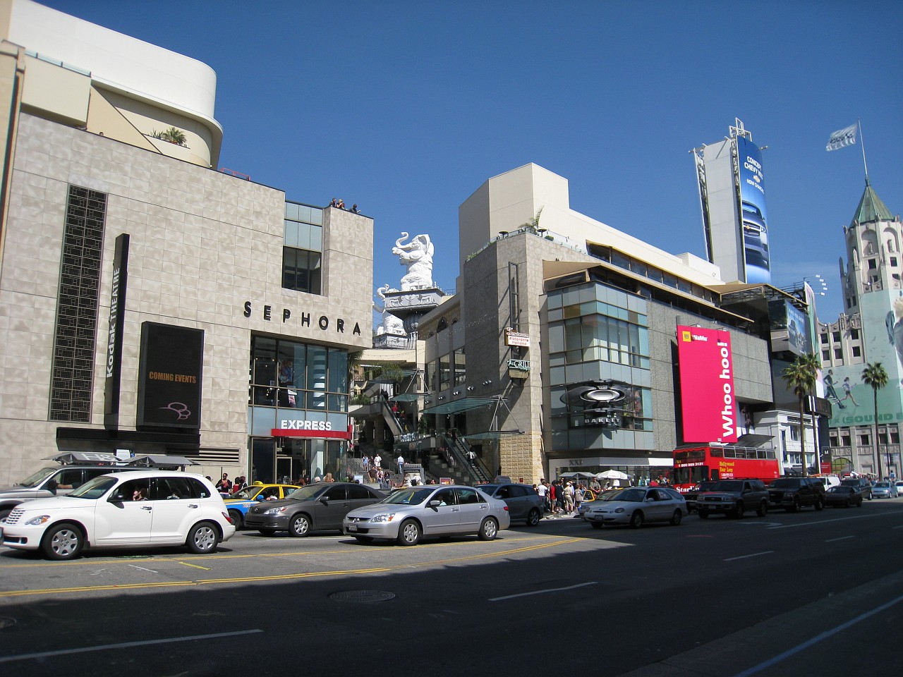 1231 California 2008-03 LA Scene.jpg - A visit to the Los Angeles California area in March of 2008. Activities ranged from Monets at the Getty, street hawkers at Venice Beach, movie look-alikes at Grauman's Chinese Theatre, to the Mission at San Juan Capistrano.